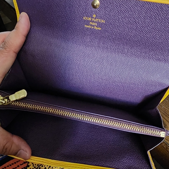 Authentic LOUIS VUITTON Epi Porte Tresor International Snap Wallet in Yellow - Picture 3 of 13